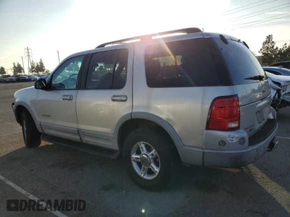 ✅ 2002 Ford Explorer XLT • VIN: 1FMDU63WX2UC00853 • Lot: 87212814. Wystawiony na Copart z przebiegiem 235 622 mil. Bezpłatny archiwum sprzedaży aukcyjnych z USA i szczegółowy raport historii pojazdu na DreamBid. Zdjęcie 2.