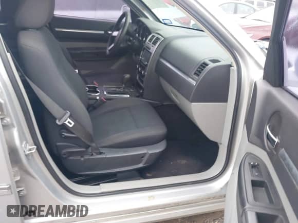 2008 Dodge Magnum SXT z VIN 2D4FV37V78H192963, wystawiony jako IAAI lot #41420016 z przebiegiem 191 238 mil mil oraz . Historia ofert i sprzedaży dostępna na DreamBid. Obrazek 5.