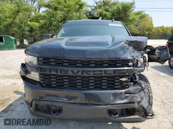 ✅ 2019 Chevrolet Silverado 1500 Custom • VIN: 1GCRYBEF7KZ374502 • Lot: 69553744. Wystawiony na Copart z przebiegiem 94 419 mil. Bezpłatny archiwum sprzedaży aukcyjnych z USA i szczegółowy raport historii pojazdu na DreamBid. Zdjęcie 5.
