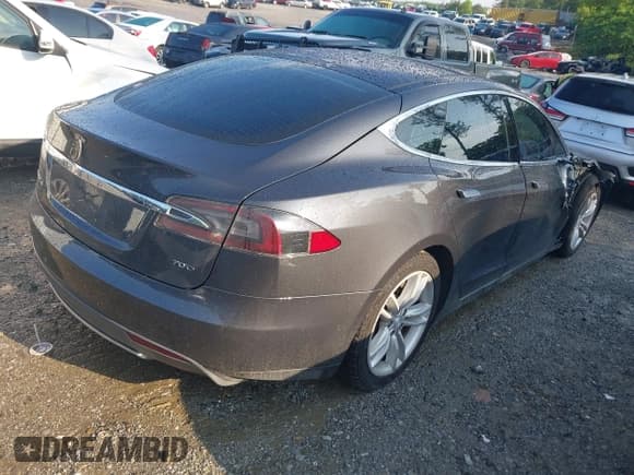 ✅ 2015 Tesla Model S 85D • VIN: 5YJSA1S29FF100554 • Lot: 42246881. Listed on IAAI with 184,130 mi. Free auction sales archive from the USA and detailed vehicle history report at DreamBid. Image 4.