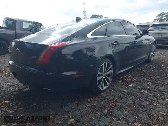✅ 2017 Jaguar XJ R-Sport • VIN: SAJWA1C70H8W10503 • Lot: 43640409. Listed on IAAI with 96,737 mi. Free auction sales archive from the USA and detailed vehicle history report at DreamBid. Image 4.