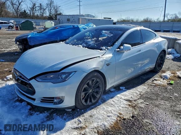 ✅ 2015 Tesla Model S 85D • VIN: 5YJSA1S20FF096524 • Лот: 95681295. Опубликован ранее на Copart с пробегом Не указан. Бесплатный доступ к архиву аукционных продаж из США и подробный отчёт об истории автомобиля на DreamBid. Изображение 1.