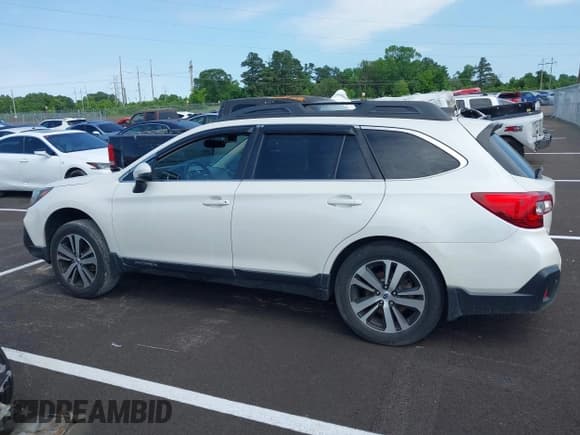 ✅ 2018 Subaru Outback Limited • VIN: 4S4BSANC0J3299044 • Lot: 42298474. Listed on IAAI with Not provided. Free auction sales archive from the USA and detailed vehicle history report at DreamBid. Image 13.