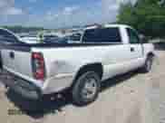 2004 Chevrolet Silverado 1500 z VIN 1GCEC14X04Z294723, wystawiony jako IAAI lot #42314001 z przebiegiem 217 834 mil mil oraz . Historia ofert i sprzedaży dostępna na DreamBid. Obrazek 4.