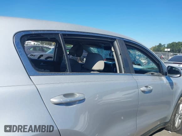 ✅ 2019 Kia Sportage LX • VIN: KNDPM3AC3K7579024 • Лот: 43447000. Опубликован ранее на IAAI с пробегом 71 795 миль. Бесплатный доступ к архиву аукционных продаж из США и подробный отчёт об истории автомобиля на DreamBid. Изображение 19.