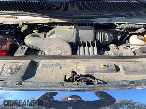 ✅ 2013 Ford Econoline Commercial • VIN: 1FDEE3FL4DDB12725 • Lot: 93865875. Wystawiony na Copart z przebiegiem 171 257 mil. Bezpłatny archiwum sprzedaży aukcyjnych z USA i szczegółowy raport historii pojazdu na DreamBid. Zdjęcie 7.