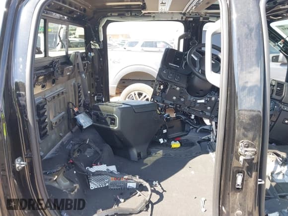 ✅ 2024 Chevrolet Silverado 1500 LTZ • VIN: 2GCUDGED6R1232338 • Лот: 43044891. Опубликован ранее на IAAI с пробегом Не указан. Бесплатный доступ к архиву аукционных продаж из США и подробный отчёт об истории автомобиля на DreamBid. Изображение 8.