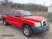 2007 Dodge Dakota ST z VIN 1D7HW22K57S242864, wystawiony jako IAAI lot #40887281 z przebiegiem 139 160 mil mil oraz . Historia ofert i sprzedaży dostępna na DreamBid. Obrazek 1.
