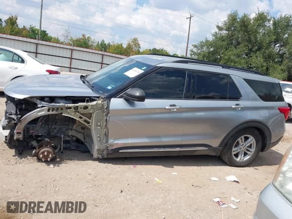 ✅ 2024 Ford Explorer XLT • VIN: 1FMSK7DH4RGA44546 • Lot: 43356760. Wystawiony na IAAI z przebiegiem 38 182 mil. Bezpłatny archiwum sprzedaży aukcyjnych z USA i szczegółowy raport historii pojazdu na DreamBid. Zdjęcie 15.