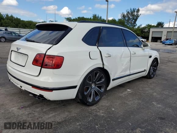 ✅ 2020 Bentley Bentayga V8 • VIN: SJAAM2ZV9LC029665 • Lot: 86278215. Wystawiony na Copart z przebiegiem Nie podano. Bezpłatny archiwum sprzedaży aukcyjnych z USA i szczegółowy raport historii pojazdu na DreamBid. Zdjęcie 3.