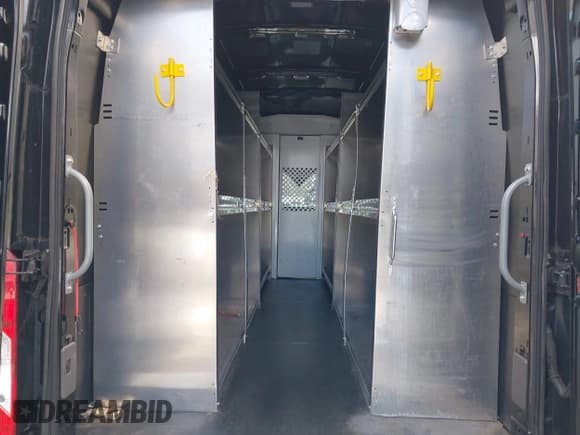 ✅ 2020 Ford Transit Cargo • VIN: 1FTBR3XG9LKB75293 • Lot: 41657375. Listed on IAAI with 104,280 mi. Free auction sales archive from the USA and detailed vehicle history report at DreamBid. Image 8.