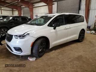 ✅ 2024 Chrysler Pacifica Limited • VIN: 2C4RC3GG9RR169729 • Lot: 63000275. Listed on Copart with 14,943 mi. Free auction sales archive from the USA and detailed vehicle history report at DreamBid. Image 1.