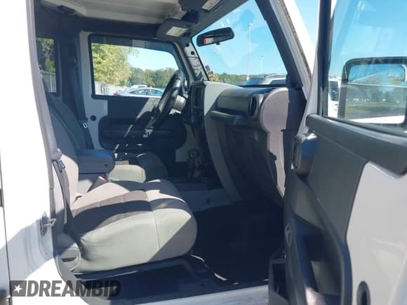 ✅ 2010 Jeep Wrangler Unlimited Sport • VIN: 1J4BA3H12AL170892 • Lot: 43352817. Listed on IAAI with 146,068 mi. Free auction sales archive from the USA and detailed vehicle history report at DreamBid. Image 5.