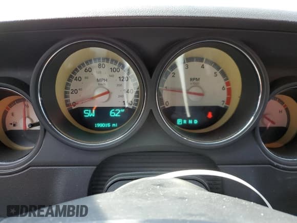 ✅ 2010 Dodge Challenger R/T Classic • VIN: 2B3CJ5DT7AH142517 • Lot: 47276375. Wystawiony na Copart z przebiegiem 193 015 mil. Bezpłatny archiwum sprzedaży aukcyjnych z USA i szczegółowy raport historii pojazdu na DreamBid. Zdjęcie 9.