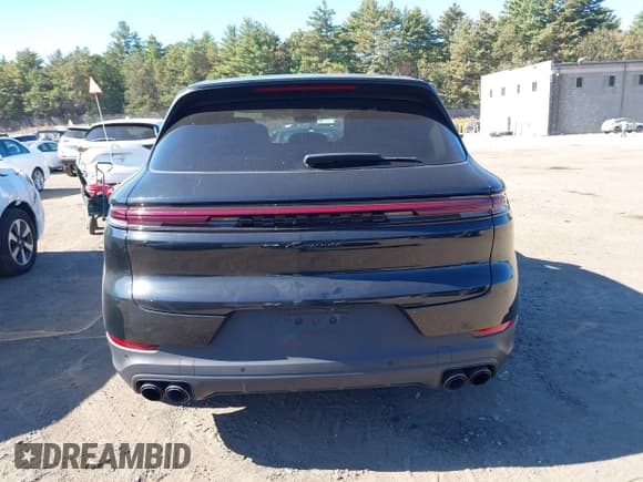 ✅ 2024 Porsche Cayenne • VIN: WP1AA2AY6RDA02454 • Lot: 43369816. Wystawiony na IAAI z przebiegiem 28 705 mil. Bezpłatny archiwum sprzedaży aukcyjnych z USA i szczegółowy raport historii pojazdu na DreamBid. Zdjęcie 16.