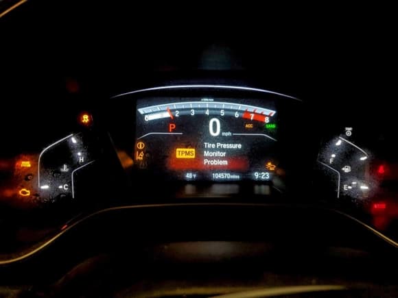 ✅ 2017 Honda CR-V EX • VIN: 5J6RW2H55HL064766 • Лот: 92501095. Опубликован ранее на Copart с пробегом 104 570 миль. Бесплатный доступ к архиву аукционных продаж из США и подробный отчёт об истории автомобиля на DreamBid. Изображение 9.