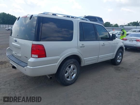 ✅ 2005 Ford Expedition Limited • VIN: 1FMFU20545LA72293 • Lot: 42447989. Wystawiony na IAAI z przebiegiem 182 117 mil. Bezpłatny archiwum sprzedaży aukcyjnych z USA i szczegółowy raport historii pojazdu na DreamBid. Zdjęcie 4.