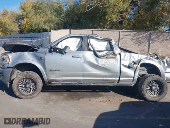 ✅ 2022 Ram 2500 Laramie • VIN: 3C6UR5FL2NG228372 • Lot: 43560056. Listed on IAAI with 72,360 mi. Free auction sales archive from the USA and detailed vehicle history report at DreamBid. Image 14.