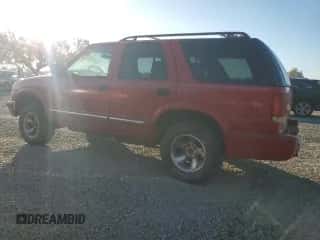 2001 Chevrolet Blazer LT z VIN 1GNCS13W212183721, wystawiony jako Copart lot #79634404 z przebiegiem Nie podano mil oraz Nie do naprawy • Non repairable. Historia ofert i sprzedaży dostępna na DreamBid. Obrazek 2.