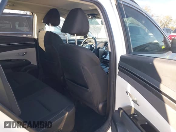 ✅ 2022 Hyundai Tucson SEL Convenience • VIN: KM8JFCA16NU041904 • Lot: 43451001. Wystawiony na IAAI z przebiegiem 98 847 mil. Bezpłatny archiwum sprzedaży aukcyjnych z USA i szczegółowy raport historii pojazdu na DreamBid. Zdjęcie 8.