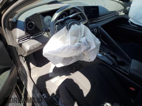 ✅ 2024 Hyundai Elantra SEL • VIN: KMHLM4DG3RU757170 • Lot: 54086265. Listed on Copart with 7,677 mi. Free auction sales archive from the USA and detailed vehicle history report at DreamBid. Image 8.