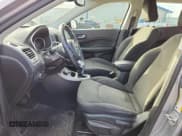 ✅ 2019 Jeep Compass Sport • VIN: 3C4NJDAB4KT834868 • Lot: 92865105. Wystawiony na Copart z przebiegiem 151 269 mil. Bezpłatny archiwum sprzedaży aukcyjnych z USA i szczegółowy raport historii pojazdu na DreamBid. Zdjęcie 7.