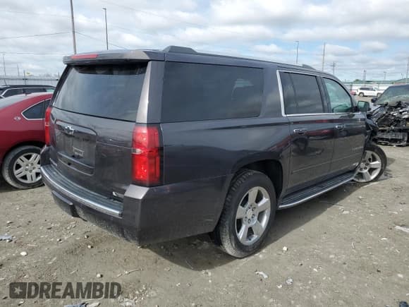✅ 2017 Chevrolet Suburban Premier • VIN: 1GNSKJKC6HR200458 • Lot: 46552664. Wystawiony na Copart z przebiegiem 120 747 mil. Bezpłatny archiwum sprzedaży aukcyjnych z USA i szczegółowy raport historii pojazdu na DreamBid. Zdjęcie 3.