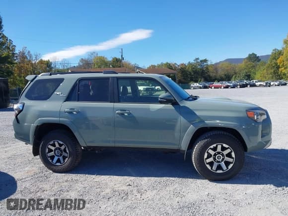 ✅ 2023 Toyota 4Runner TRD Off Road Premium • VIN: JTERU5JR0P6104738 • Lot: 43446559. Wystawiony na IAAI z przebiegiem 29 950 mil. Bezpłatny archiwum sprzedaży aukcyjnych z USA i szczegółowy raport historii pojazdu na DreamBid. Zdjęcie 14.