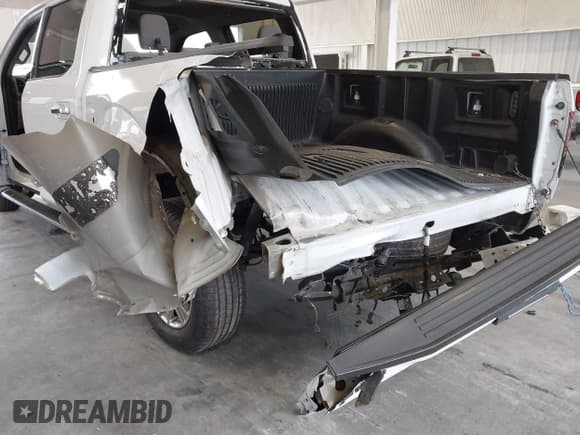 ✅ 2017 Ford F-150 XL • VIN: 1FTEW1C8XHFA75762 • Lot: 42835570. Wystawiony na IAAI z przebiegiem 89 055 mil. Bezpłatny archiwum sprzedaży aukcyjnych z USA i szczegółowy raport historii pojazdu na DreamBid. Zdjęcie 6.