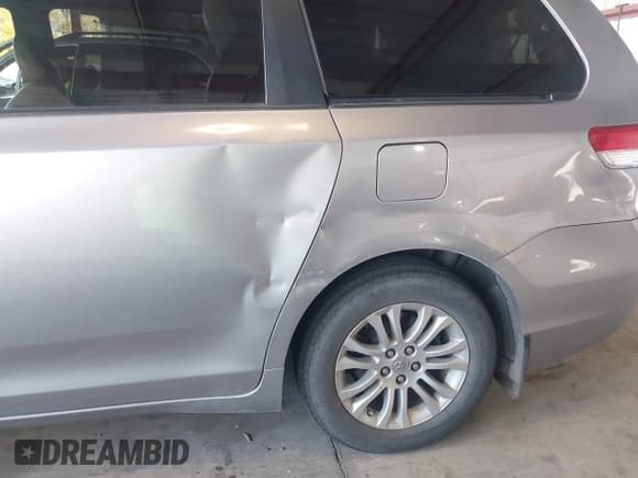 ✅ 2012 Toyota Sienna XLE • VIN: 5TDYK3DC3CS210368 • Lot: 43834362. Wystawiony na IAAI z przebiegiem 185 989 mil. Bezpłatny archiwum sprzedaży aukcyjnych z USA i szczegółowy raport historii pojazdu na DreamBid. Zdjęcie 6.