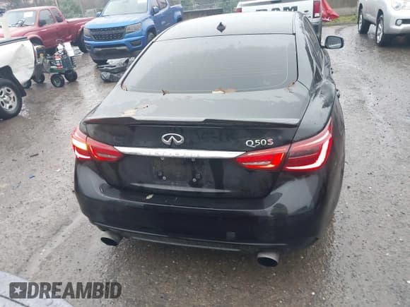 ✅ 2018 Infiniti Q50 Luxe • VIN: JN1EV7AP2JM590985 • Lot: 43833725. Listed on IAAI with 107,637 mi. Free auction sales archive from the USA and detailed vehicle history report at DreamBid. Image 17.