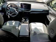 ✅ 2023 Volkswagen ID.4 Pro • VIN: 1V2CMPE87PC037059 • Lot: 70867365. Wystawiony na Copart z przebiegiem 19 910 mil. Bezpłatny archiwum sprzedaży aukcyjnych z USA i szczegółowy raport historii pojazdu na DreamBid. Zdjęcie 8.