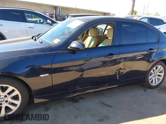 ✅ 2007 BMW 3 Series 328xi • VIN: WBAVC93577K033825 • Lot: 43826777. Listed on IAAI with 92,226 mi. Free auction sales archive from the USA and detailed vehicle history report at DreamBid. Image 6.