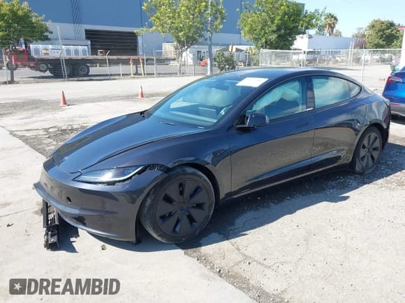 ✅ 2024 Tesla Model 3 • VIN: 5YJ3E1EA1RF740726 • Lot: 43472506. Wystawiony na IAAI z przebiegiem 10 963 mil. Bezpłatny archiwum sprzedaży aukcyjnych z USA i szczegółowy raport historii pojazdu na DreamBid. Zdjęcie 2.