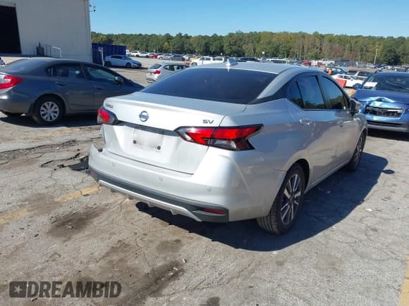 ✅ 2021 Nissan Versa SV • VIN: 3N1CN8EVXML826061 • Lot: 43499323. Listed on IAAI with 100,000 mi. Free auction sales archive from the USA and detailed vehicle history report at DreamBid. Image 4.
