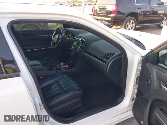 ✅ 2018 Chrysler 300 S • VIN: 2C3CCABGXJH243921 • Lot: 43519556. Listed on IAAI with 114,836 mi. Free auction sales archive from the USA and detailed vehicle history report at DreamBid. Image 5.