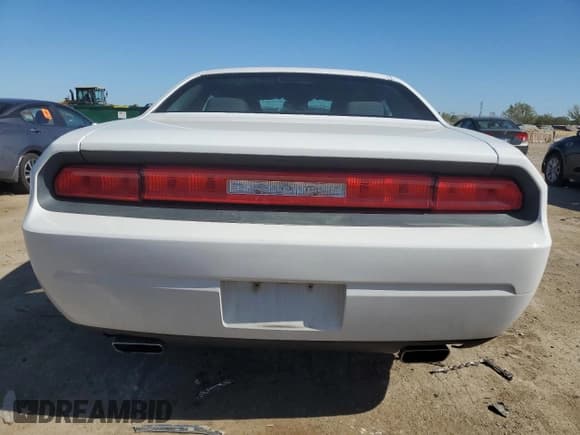 ✅ 2013 Dodge Challenger SXT • VIN: 2C3CDYAGXDH646082 • Lot: 73335194. Wystawiony na Copart z przebiegiem 219 508 mil. Bezpłatny archiwum sprzedaży aukcyjnych z USA i szczegółowy raport historii pojazdu na DreamBid. Zdjęcie 6.