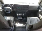 ✅ 2023 Chevrolet Express Cargo • VIN: 1GCWGAFP6P1180332 • Lot: 68127825. Wystawiony na Copart z przebiegiem 18 833 mil. Bezpłatny archiwum sprzedaży aukcyjnych z USA i szczegółowy raport historii pojazdu na DreamBid. Zdjęcie 8.