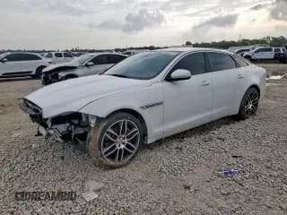 ✅ 2015 Jaguar XJ Portfolio • VIN: SAJWA2GZ3F8V86034 • Lot: 60227185. Wystawiony na Copart z przebiegiem 67 886 mil. Bezpłatny archiwum sprzedaży aukcyjnych z USA i szczegółowy raport historii pojazdu na DreamBid. Zdjęcie 1.