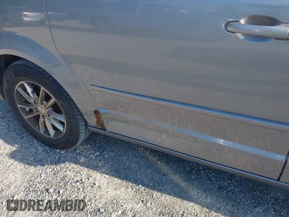 ✅ 2015 Dodge Grand Caravan SXT • VIN: 2C4RDGCG5FR733575 • Lot: 42647763. Wystawiony na IAAI z przebiegiem 279 285 mil. Bezpłatny archiwum sprzedaży aukcyjnych z USA i szczegółowy raport historii pojazdu na DreamBid. Zdjęcie 16.