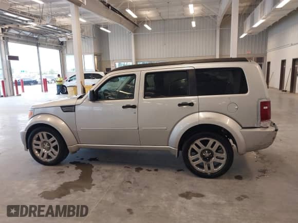 2007 Dodge Nitro R/T z VIN 1D8GU58647W607357, wystawiony jako IAAI lot #43281252 z przebiegiem 204 574 mil mil oraz . Historia ofert i sprzedaży dostępna na DreamBid. Obrazek 15.