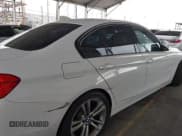✅ 2016 BMW 3 Series 328i • VIN: WBA8E9G51GNT46305 • Lot: 43367894. Wystawiony na IAAI z przebiegiem 103 377 mil. Bezpłatny archiwum sprzedaży aukcyjnych z USA i szczegółowy raport historii pojazdu na DreamBid. Zdjęcie 6.