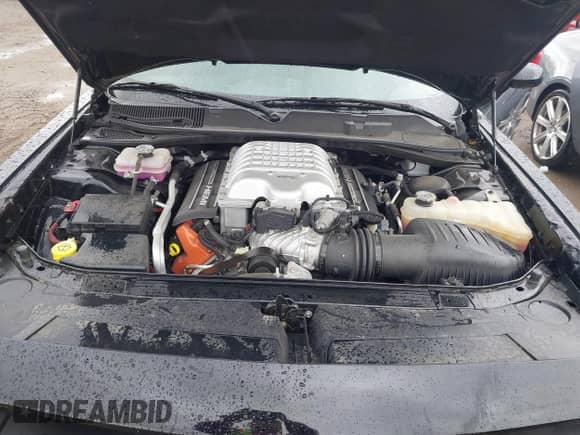 2016 Dodge Challenger SRT Hellcat z VIN 2C3CDZC92GH225238, wystawiony jako IAAI lot #43123789 z przebiegiem 9 055 mil mil oraz . Historia ofert i sprzedaży dostępna na DreamBid. Obrazek 10.