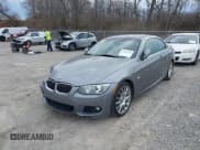 ✅ 2013 BMW 3 Series 328i • VIN: WBADW3C50DJ525517 • Lot: 41905268. Wystawiony na IAAI z przebiegiem 99 534 mil. Bezpłatny archiwum sprzedaży aukcyjnych z USA i szczegółowy raport historii pojazdu na DreamBid. Zdjęcie 2.