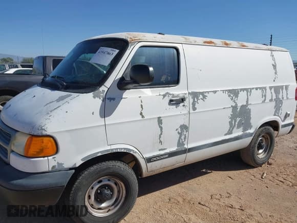 ✅ 2000 Dodge RAM • VIN: 2B7HB11Y0YK105364 • Lot: 43547863. Wystawiony na IAAI z przebiegiem Nie podano. Bezpłatny archiwum sprzedaży aukcyjnych z USA i szczegółowy raport historii pojazdu na DreamBid. Zdjęcie 6.