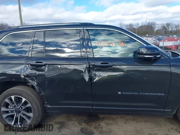 ✅ 2023 Jeep Grand Cherokee Overland • VIN: 1C4RJYD66PC579229 • Lot: 41225198. Listed on IAAI with 14,468 mi. Free auction sales archive from the USA and detailed vehicle history report at DreamBid. Image 13.