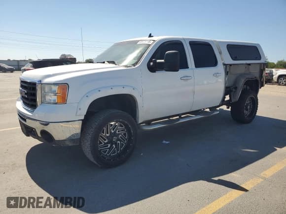✅ 2008 GMC Sierra 2500HD Work Truck • VIN: 1GTHK23618F153925 • Lot: 68523715. Listed on Copart with 290,264 mi. Free auction sales archive from the USA and detailed vehicle history report at DreamBid. Image 1.