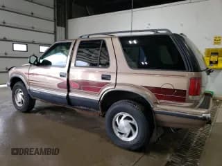 ✅ 1996 Chevrolet Blazer • VIN: 1GNDT13W4T2247343 • Lot: 54876985. Wystawiony na Copart z przebiegiem 2 230 557 mil. Bezpłatny archiwum sprzedaży aukcyjnych z USA i szczegółowy raport historii pojazdu na DreamBid. Zdjęcie 2.