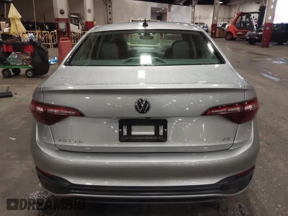✅ 2024 Volkswagen Jetta SE • VIN: 3VWEM7BU8RM049764 • Lot: 43900582. Wystawiony na IAAI z przebiegiem 27 524 mil. Bezpłatny archiwum sprzedaży aukcyjnych z USA i szczegółowy raport historii pojazdu na DreamBid. Zdjęcie 16.