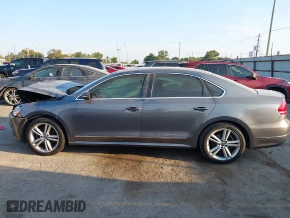 ✅ 2014 Volkswagen Passat SEL Premium • VIN: 1VWCS7A38EC010397 • Lot: 43381641. Listed on IAAI with 137,277 mi. Free auction sales archive from the USA and detailed vehicle history report at DreamBid. Image 14.